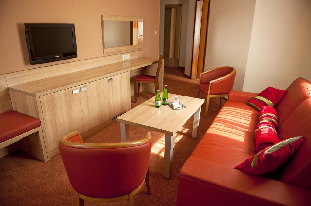 Hotel Club Kezmarok Ngoại thất bức ảnh