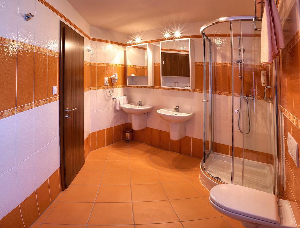 Hotel Club Kezmarok Ngoại thất bức ảnh