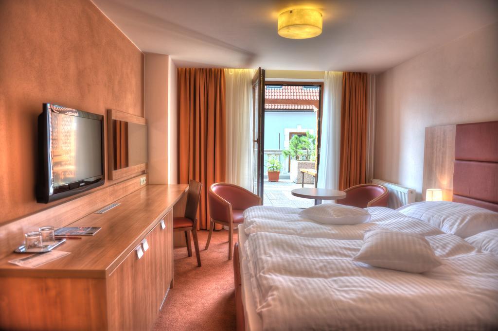 Hotel Club Kezmarok Ngoại thất bức ảnh