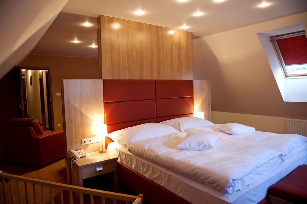 Hotel Club Kezmarok Ngoại thất bức ảnh