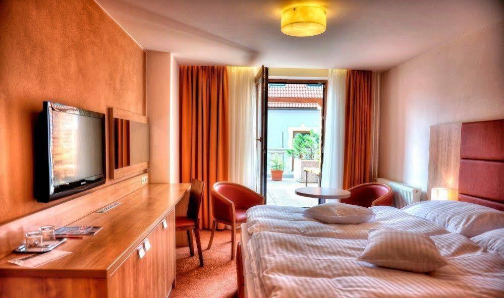 Hotel Club Kezmarok Ngoại thất bức ảnh