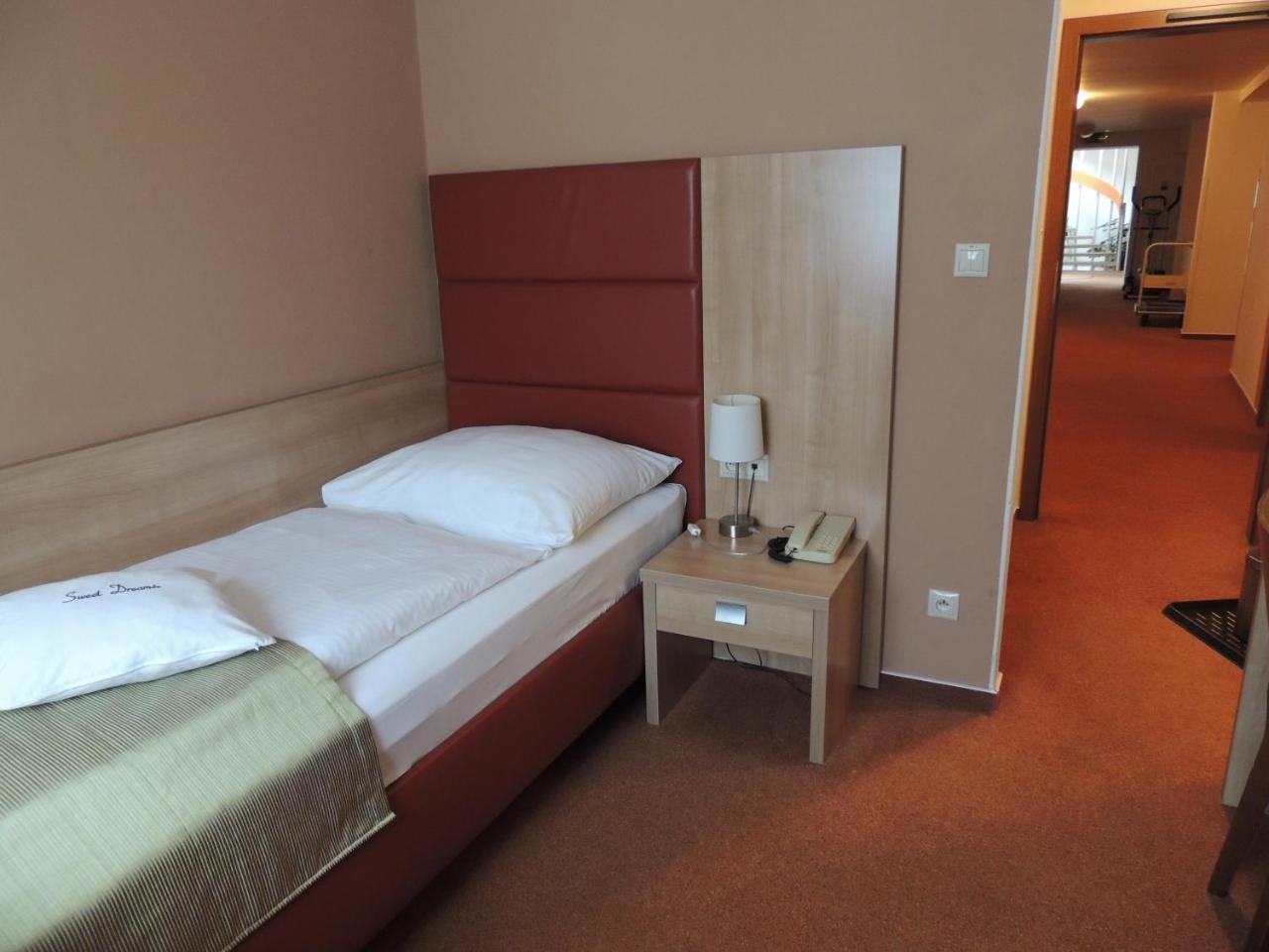 Hotel Club Kezmarok Ngoại thất bức ảnh